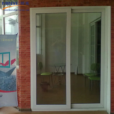 Hauptmaterial Massivholz 3500pa Windbeständigkeit UPVC Schiebetüren für moderne Garderobe