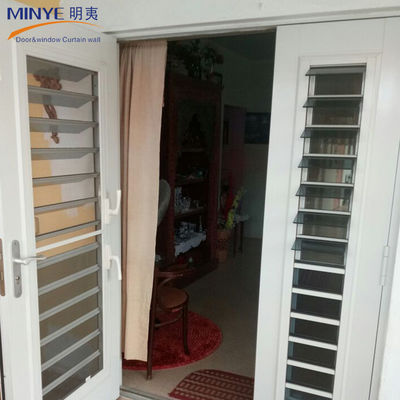 Glatte, pulverbeschichtete Hochwertige PVC/UPVC-Jalousie-Lauver-Fenster für langlebige Fensterläden