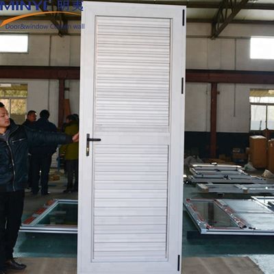Aluminium-Schleier - die ultimative Lösung für die Außenlüftung von Haustüren