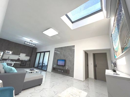 Glatte Oberfläche Balkon Dachfenster Scheinwerfer für modernen Stil Aluminiumlegierung Profil