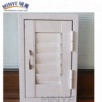 Anpassungs-PVC-Lauver-Fenster mit verstellbarem Plantage-Riegel-Design und -Laufern