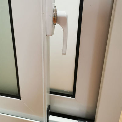 Schlafzimmer Hurrikan Einfluss Fenster mit Plastik Stahlrahmen Schiebe und Büro Glas