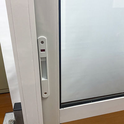 Verwandeln Sie Ihren Balkon in einen entspannenden Raum mit einem Aluminiumrahmen