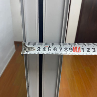 Verwandeln Sie Ihren Balkon in einen entspannenden Raum mit einem Aluminiumrahmen