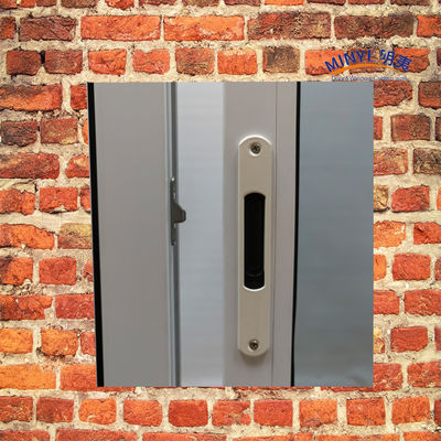 Moderne Louver UPVC-Schiebefenster mit Low-E-Glas-Doppelfarbe und deutscher Hardware