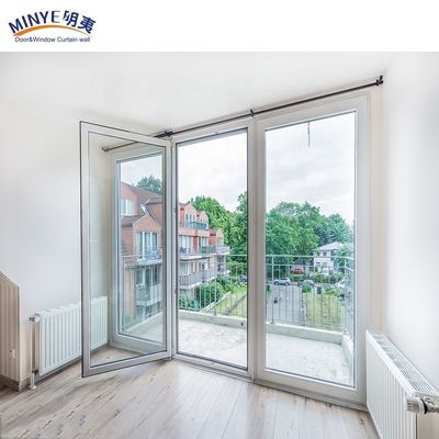 Villa Innenraum PVC Vordertüren 2,5 mm Dicke Modernes Design Glasfaser Bildschirmnetz
