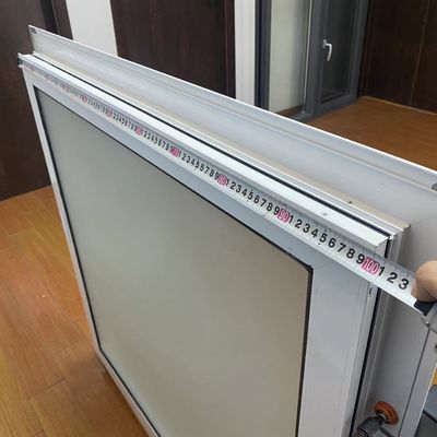 Holzfarben Aluminiumrahmen Glas Eckfenster mit winddichten Funktion und Glasdesign