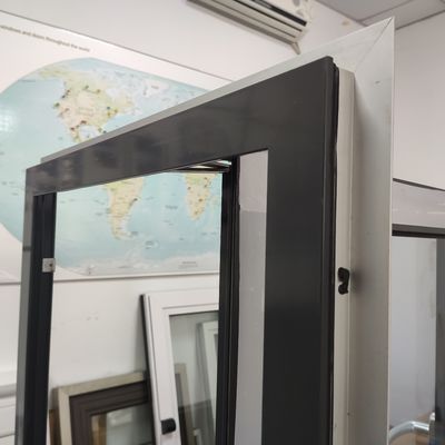 Modernes Design Aluminium-Legierungs-Fenster zum Versiegeln von Balkonen gegen starke Taifune