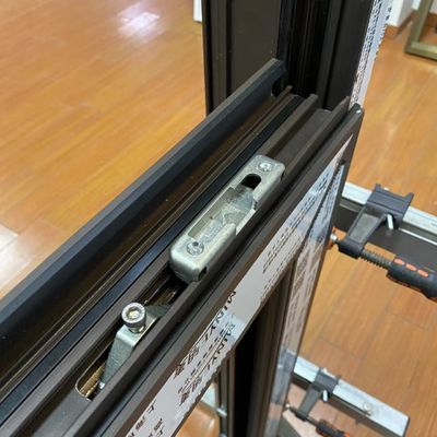 Minimalistische Glastür mit chinesischer Top-Hardware-Aluminium-Doppelblatt-Fenster