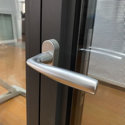 Aluminium-Fenster mit Doppelverglasung und modernem Design