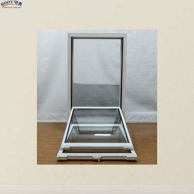 Vertikal nach oben gleitende Fenster im amerikanischen Stil Wohnzimmer Doppelhang Fenster