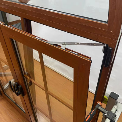 Vertikales Fenster aus Aluminium mit französischem Fassaden Die perfekte Kombination aus Stil und Funktion