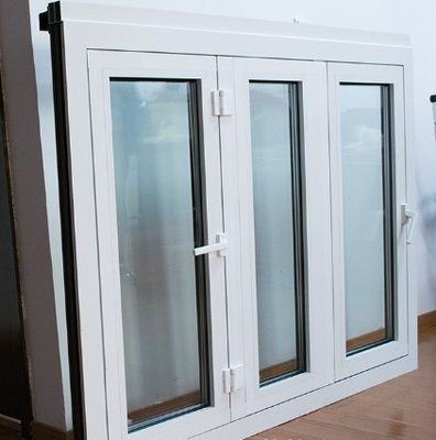 Klappfenster für eine verbesserte Belüftung und natürliche Beleuchtung