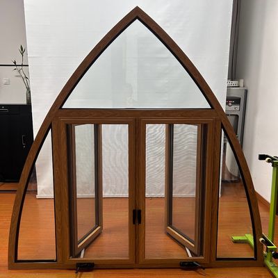 Ein gut versiegeltes Fenster im europäischen Stil mit Wärmedämmung und individueller Größe